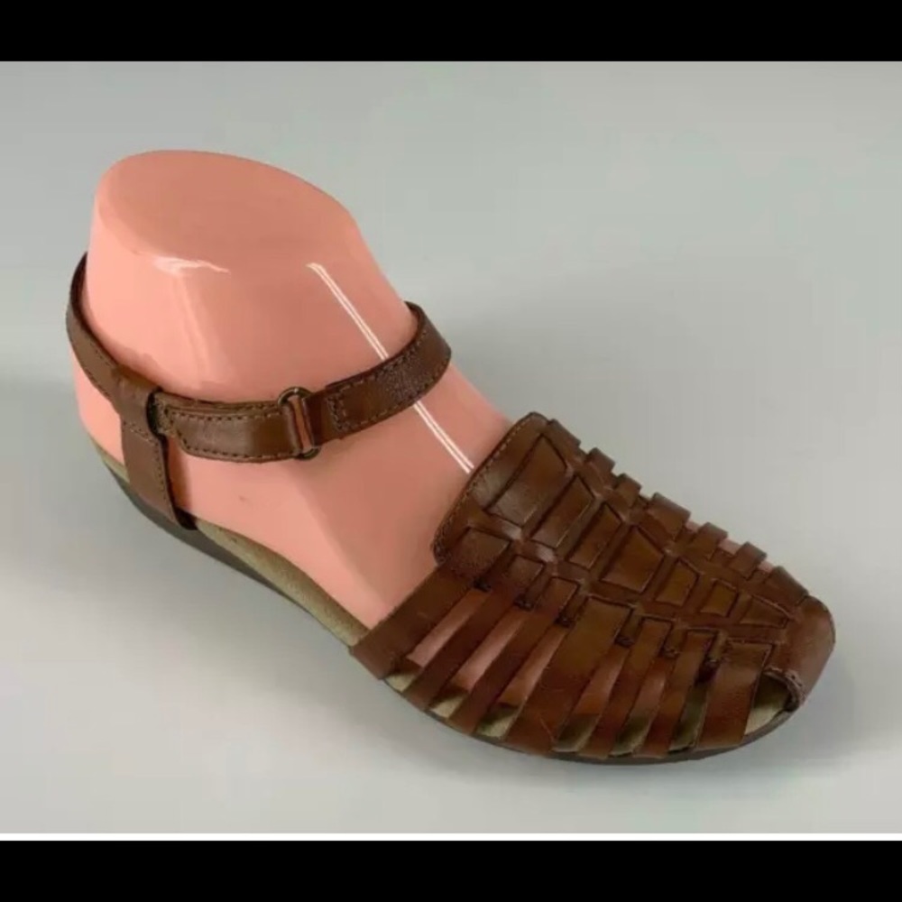 6.5 Clark’s huarache sandal